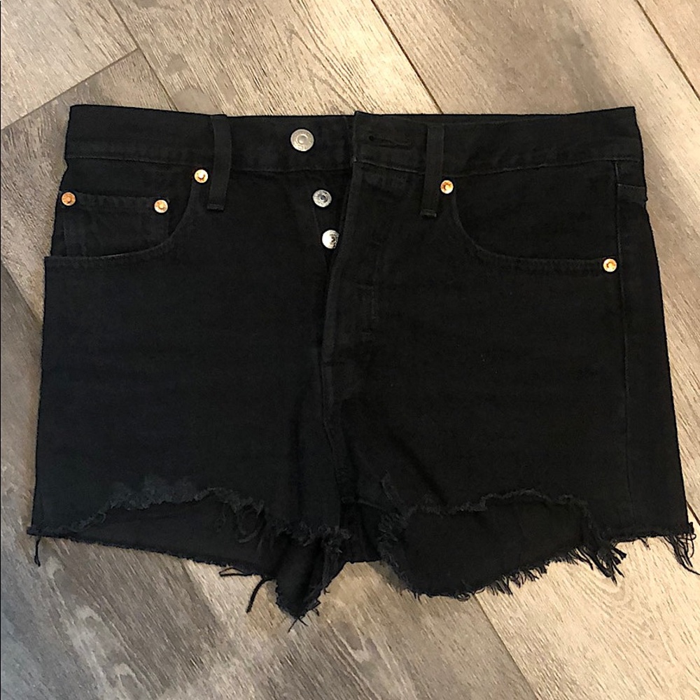 Black Levi’s 501 shorts